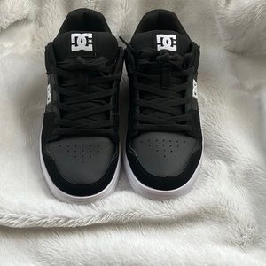 DC SNEAKERS